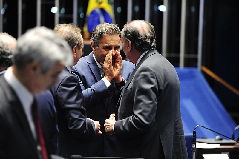 Para escapar de processo, Aécio repassou concessão de rádio à irmã, Andrea Neves