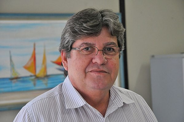 João Azevêdo (PSB), governador da Paraíba, se posicionou por rede social contra declarações de Bolsonaro (PSL).
