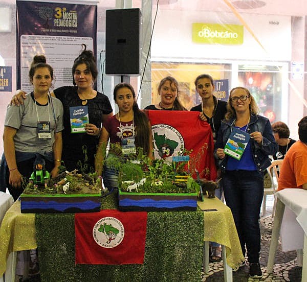 Educandos e Educadores do Assentamento Santa Elmira na Mostra Pedagógica