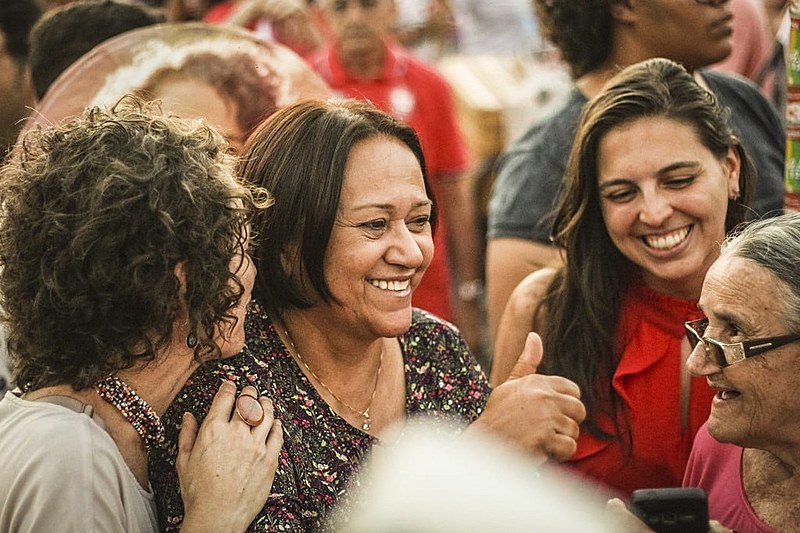 Fátima Bezerra em atividade de campanha eleitoral