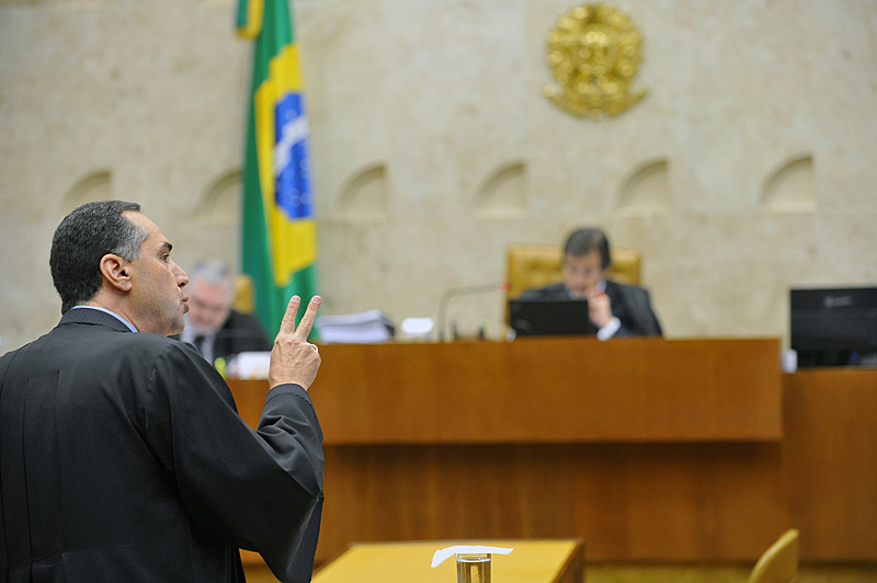 Na decisão liminar, Barroso pede que a matéria seja analisada com urgência pela corte do Supremo.