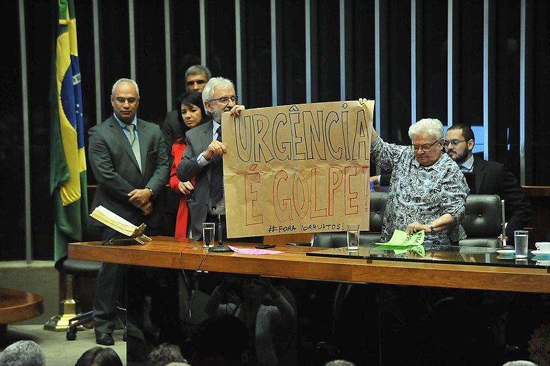 Deputados do PSOL Ivan Valente e Luiza Erundina denunciaram que requerimento de urgência é "novo golpe"