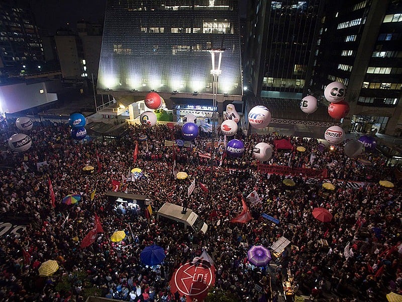 Paulistanos se concentraram em frente à Fiesp, uma das entidades apoiadoras do golpe parlamentar de 2016