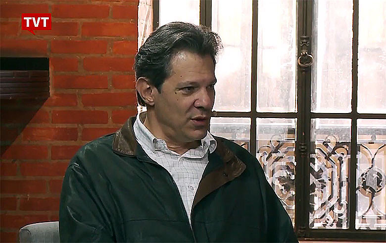 O ex-prefeito de São Paulo Fernando Haddad durante entrevista a Juca Kfouri