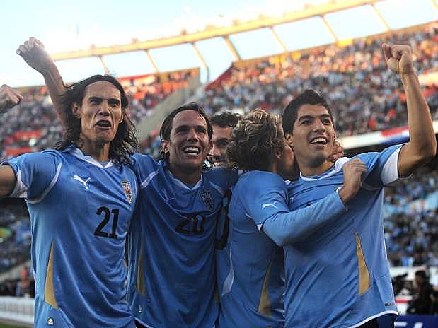 "Há clubes do país que devem seis meses de salário aos atletas."