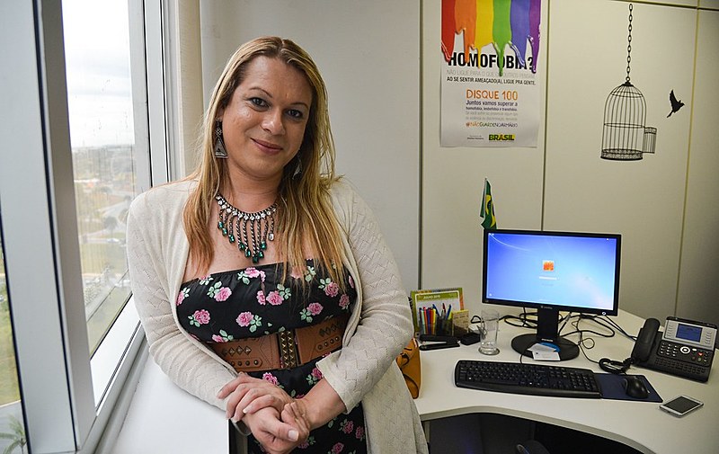 Symmy Larrat foi a primeira presidenta da Associação Brasileira de Lésbicas, Gays, Bissexuais, Travestis, Transexuais e Intersexos (ABGLT)