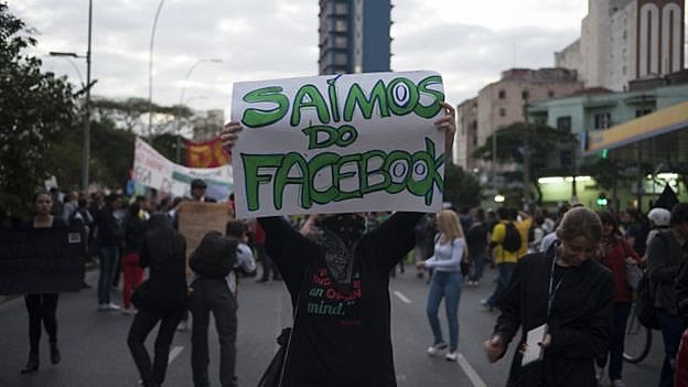 "As ruas e as redes se retroalimentam", afirma o autor da obra
