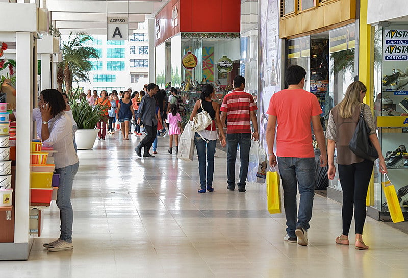 Mais de 50% da carga tributária brasileira é sobre consumo; mais pobres e classe média pagam  mais impostos do que ricos, proporcionalmente.