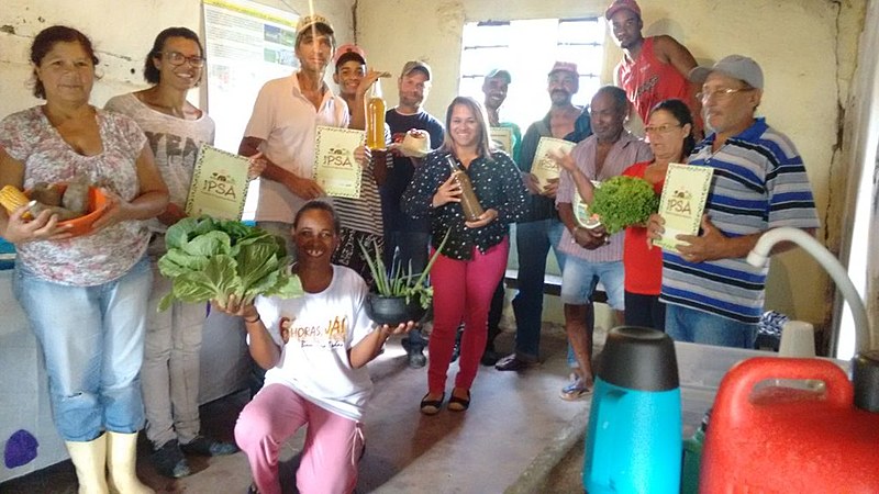 O projeto desenvolve um modelo alternativo de produção, beneficiamento e comercialização de alimentos