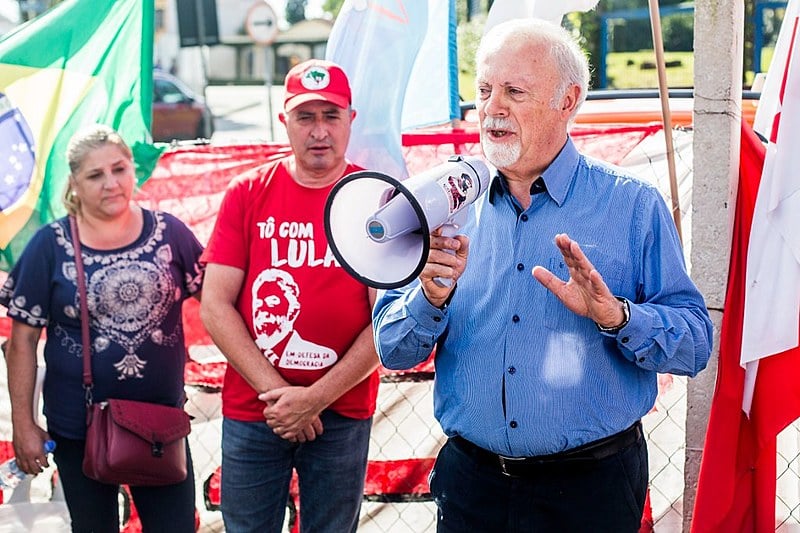 Padre visitou o ex-presidente Lula nesta segunda e concedeu entrevista coletiva à imprensa