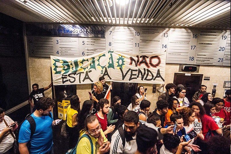Jovens em ocupação no Rio de Janeiro