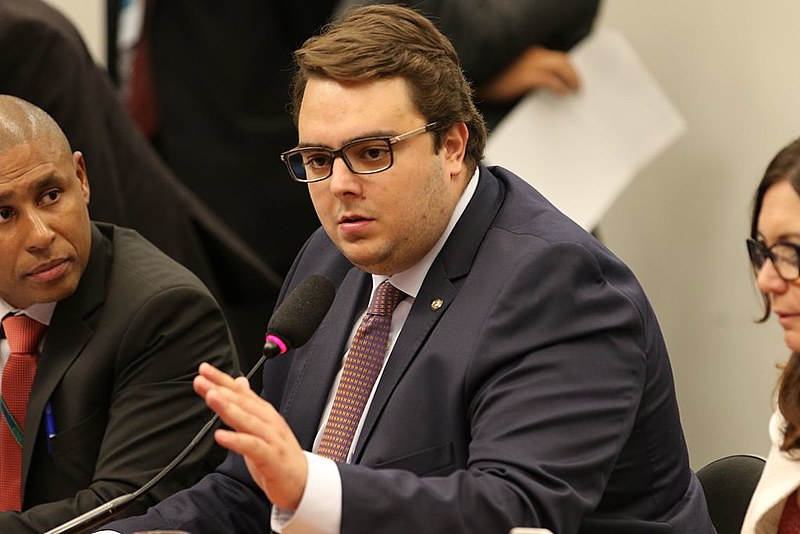 “O indivíduo tem  o direito de permanecer em liberdade até que não caiba mais recurso”, diz justificativa de PEC pautada por Francischini