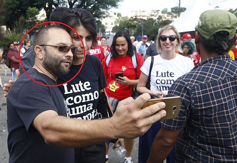 O agressor que pediu para tirar uma foto com Manuela D’Ávila estava antes em uma área restrita para circulação da Polícia Federal