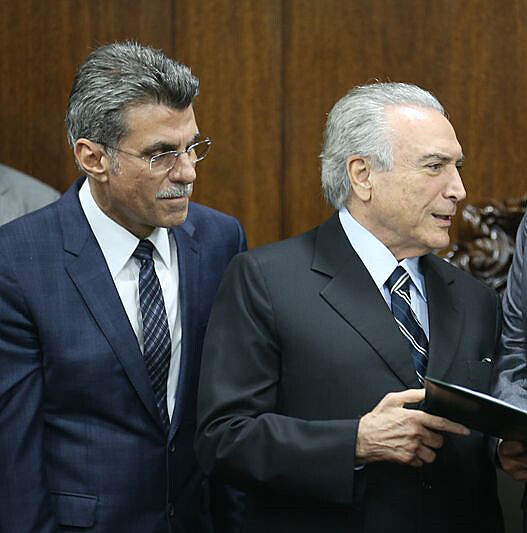 "Conto que Jucá continuará, neste período, auxiliando o governo federal no Congresso de forma decisiva, com sua imensa capacidade política”, disse o presidente interino na nota.