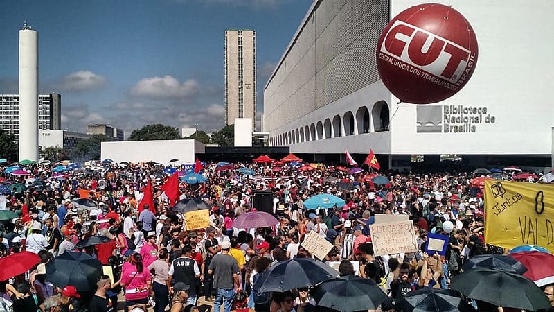 Centenas de atos que ocorrem em diversas capitais do Brasil nesta quarta-feira (15)