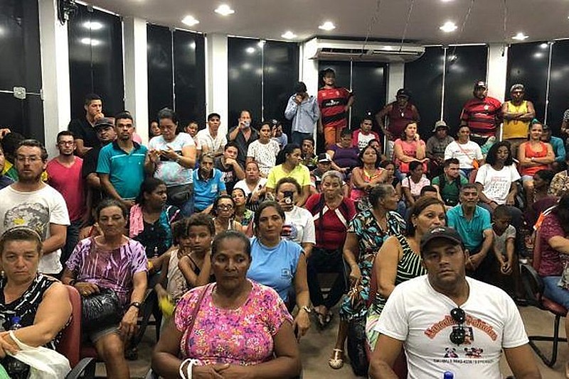 Desde o dia 23/04 que ambulantes tentam dialogar com a Câmara, mas são negligenciados