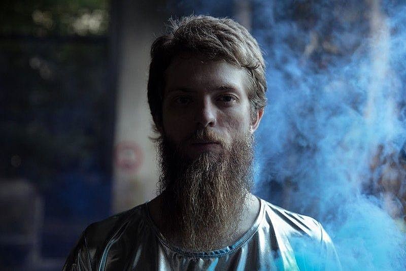 O disco, lançado no último dia 4, fala sobre as várias faces do amor