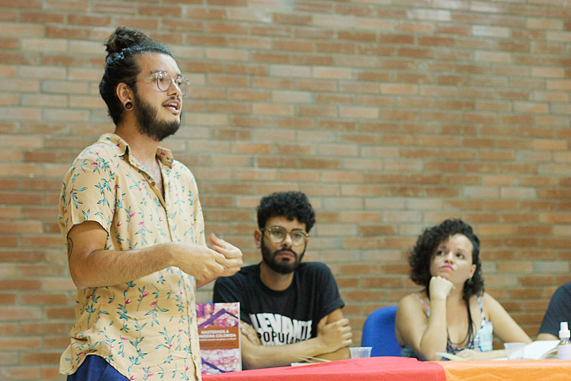 Leonardo Nogueira um dos organizadores do livro "Hasteemos a bandeira colorida: diversidade sexual e de gênero no Brasil"