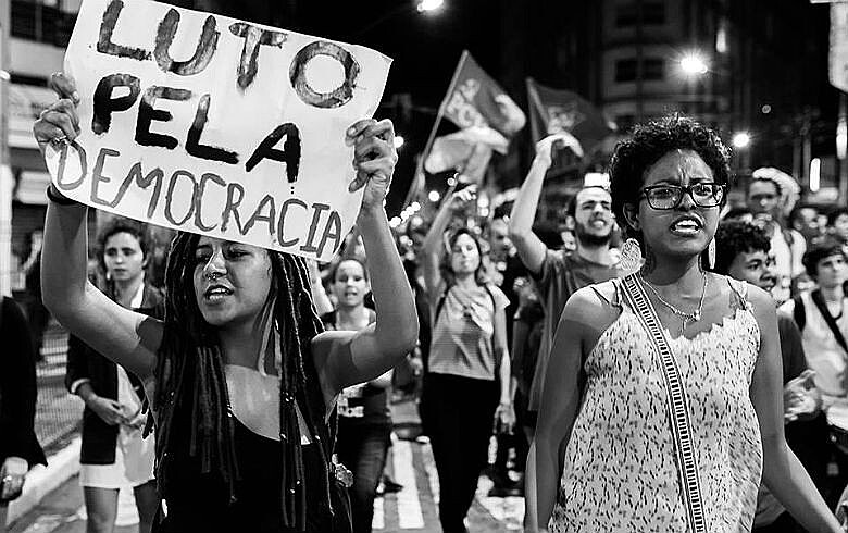 "Todo candidato que minimamente desafiar o esquema será imediatamente perseguido pelo aparato “legal”, secundado pela imprensa comercial"