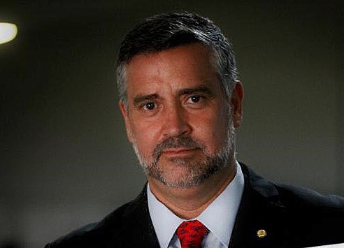 Líder do PT na Câmara denuncia o risco a que Bolsonaro está submetendo o futuro do país
