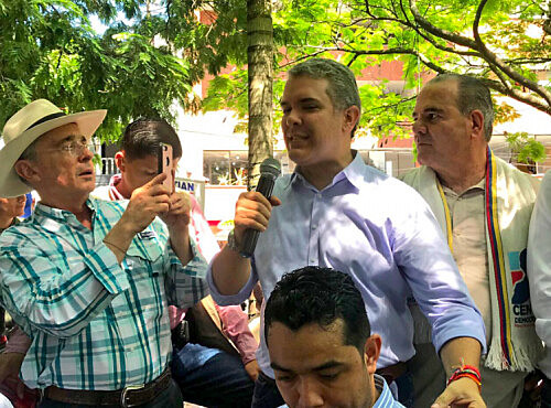 Iván Duque, afilhado político de Álvaro Uribe, significa a manutenção do regime de "um partido, duas cabeças"