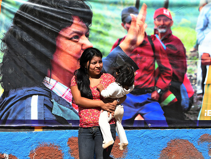 Manifestação em La Esperanza, no último sábado (02), relembrou os três anos do assassinato da líder social hondurenha Berta Cáceres
