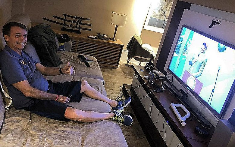 Sem cumprir acordos com TV de participação em debates, campanha de Bolsonaro foi feita por redes sociais.