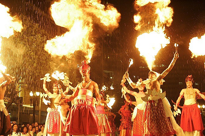 A abertura do carnaval, no dia 24 de Fevereiro, sexta-feira, fica com o tradicional bloco Ilú Obá De Min