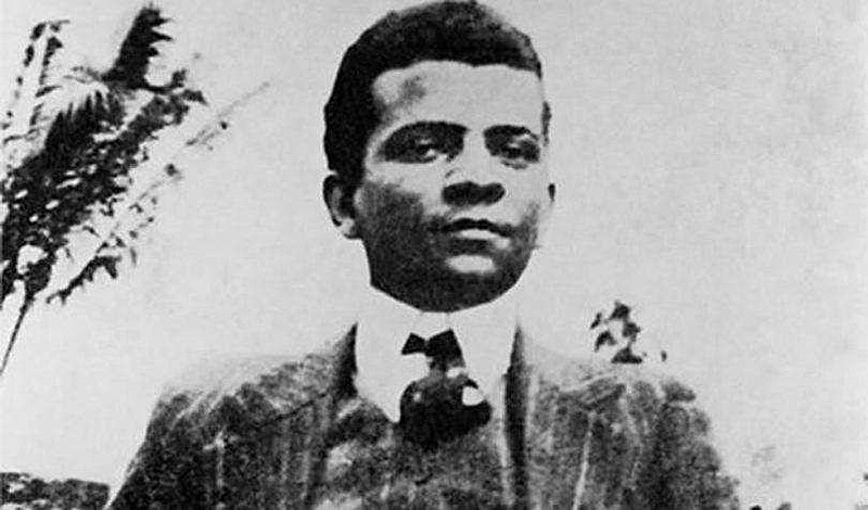 O jornalista e escritor carioca publicou romances, sátiras, contos e crônicas, mas só teve o devido reconhecimento após sua morte