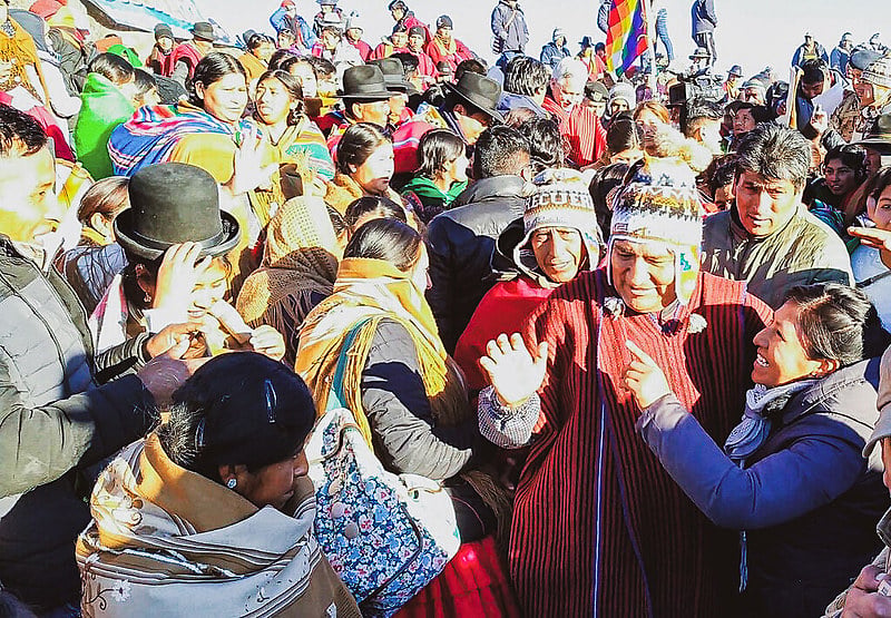 Evo Morales participa de cerimônia de oferenda à Pacha Mama, um ritual de agradecimento pela generosidade da Mãe Terra