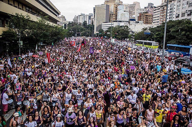 Manifestação que aconteceu em Belo Horizonte reuniu cerca de 100 mil pessoas, de acordo com a Frente Brasil Popular Minas