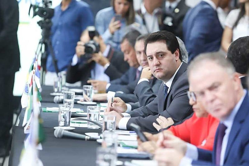 O governador do Paraná Ratinho Júnior deu entrevista ao Portal da Gazeta do Povo sobre os seus 100 primeiros dias de mandato.