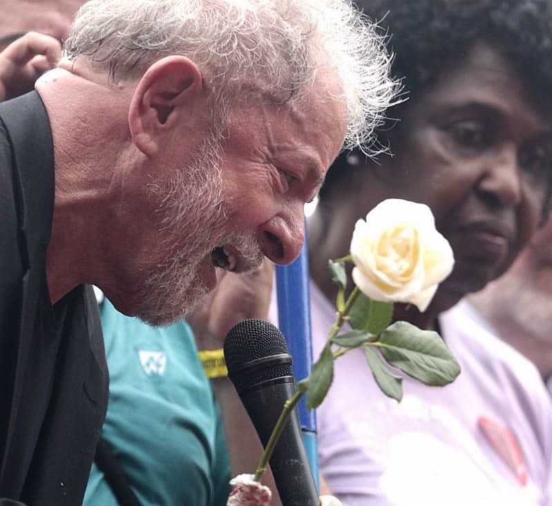Lula discurso por aproximadamente 45 minutos em São Bernardo do Campo (SBC)