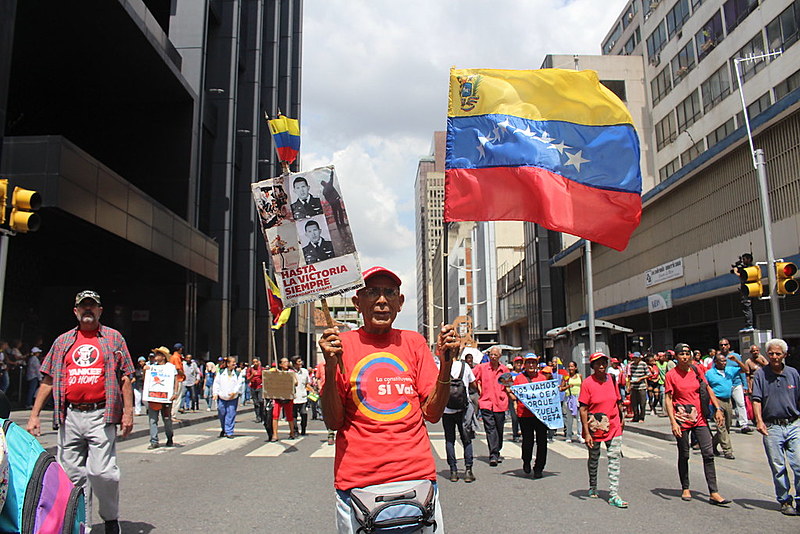 Milhares de venezuelanos celebraram o desligamento, anunciado há dois anos