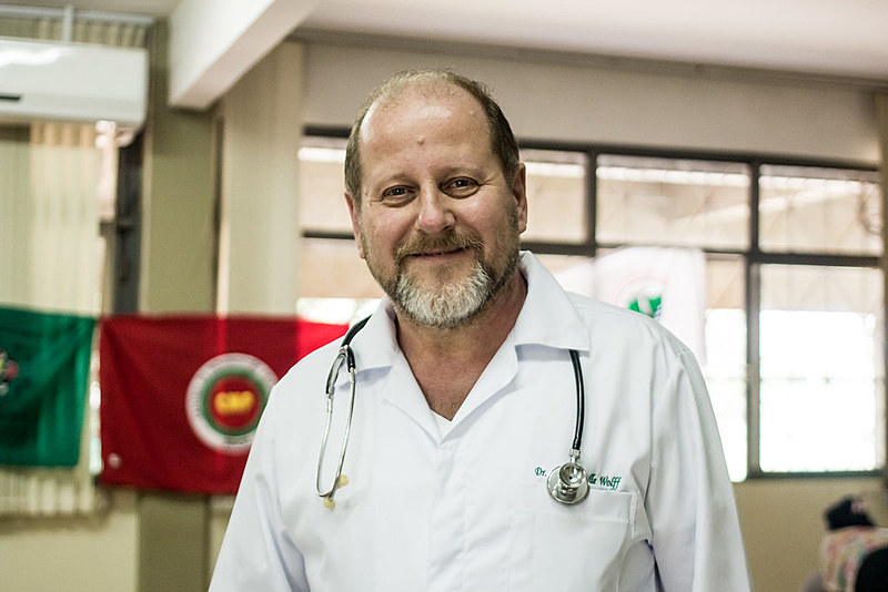 Para o médico popular Ronald Wolff, o engajamento na greve é um chamado à medicina pautada nos interesses sociais.
