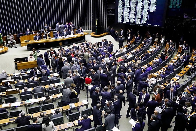Vetos de Bolsonaro ao projeto sobre abuso de autoridade foram derrubados nos plenários da Câmara e do Senado