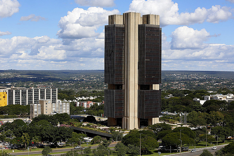 Em 1999, jornalista paranaense teve acesso a mais de 5.000 páginas contendo informações de remessas ilegais para bancos do exterior