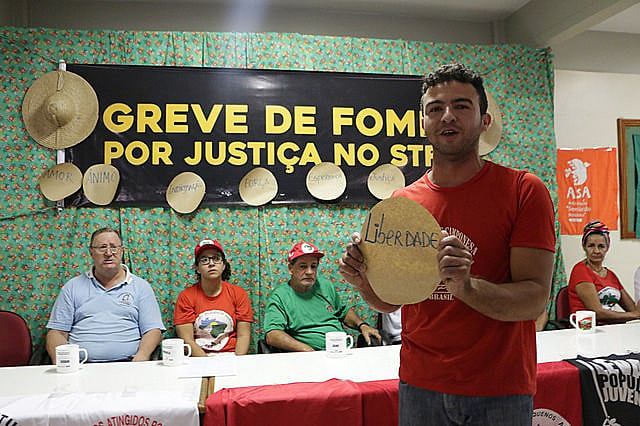 La caravana llegó hasta el campamento donde ocurre la huelga de hambre por Justicia en el STF