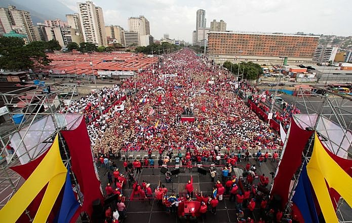 Mobilização em defesa do governo do presidente Nicolás Maduro lota Avenida Bolívar, em Caracas