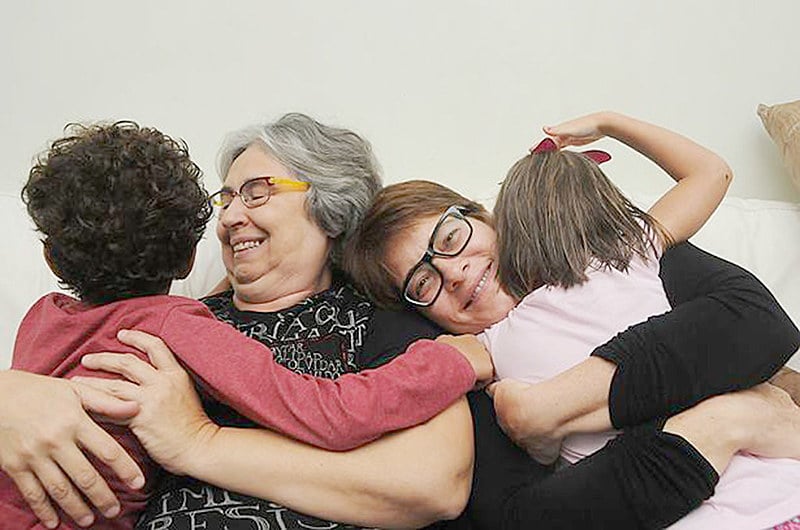 Regina e sua companheira foram o primeiro casal LGBT de Minas Gerais a pedir a adoção conjunta, ou seja, em nome das duas mães