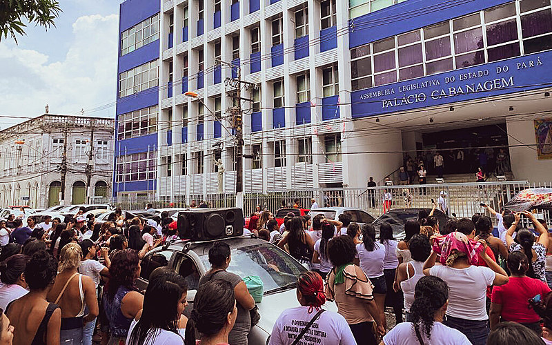 Parentes de presos protestaram em frente à assembleia em defesa do Conselho Penitenciário do Pará
