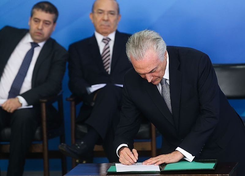 Proposta do governo, na prática, abre caminho para a redução de direitos garantidos ou até mesmo sua exclusão
