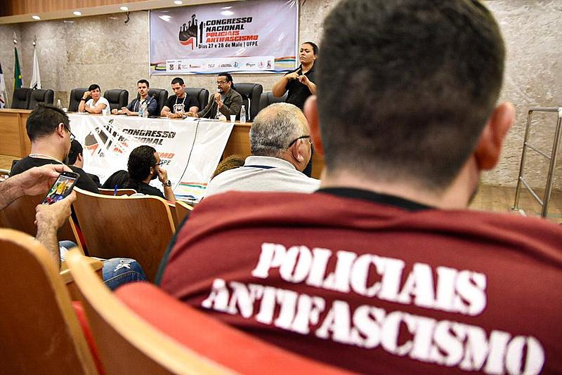 O debate “Sistema criminal e segurança pública frente às opressões e ataques aos direitos” contou com uma mesa bastante representativa