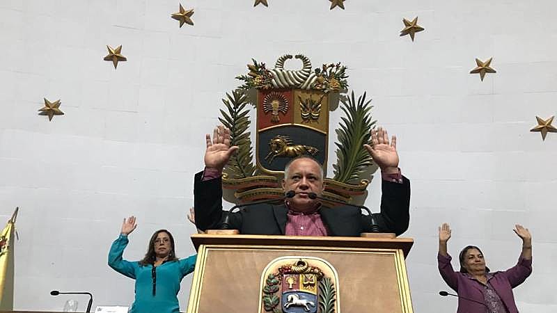 Por unanimidade, deputados constituintes aprovam quebra de imunidade parlamentar de Guaidó