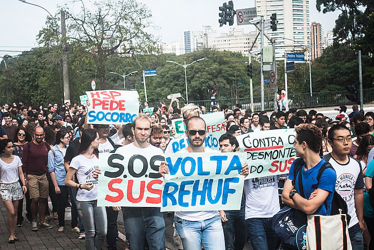 Estudantes e professores fazem ato para denunciar situação do Hospital São Paulo que atende mais de 5 milhões de pessoas