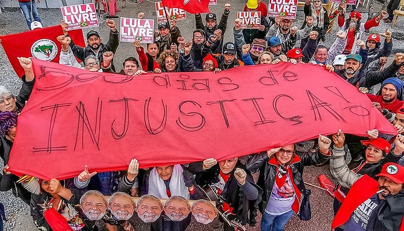 Vigília Lula Livre teve ato nos 500 dias de prisão do ex-presidente Lula