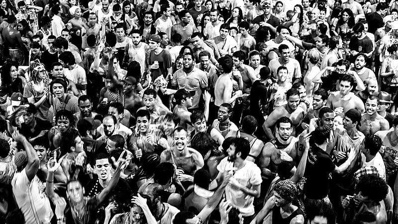 O Conselho do Carnaval reagiu às manifestações, afirmando que seu Código de Ética veda manifestações políticas e partidárias