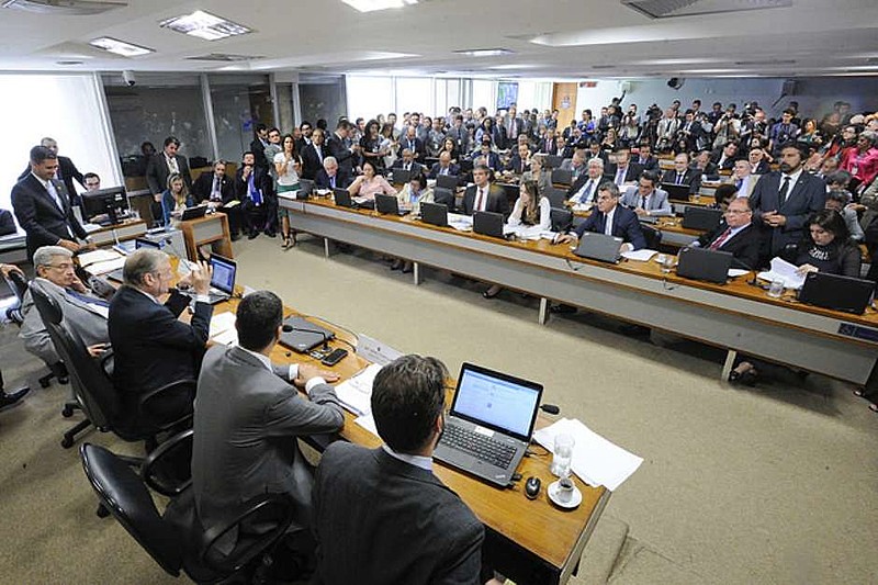 Sessão da Comissão de Assuntos Econômicos teve leitura de parecer do relator Ricardo Ferraço (PSDB-ES)