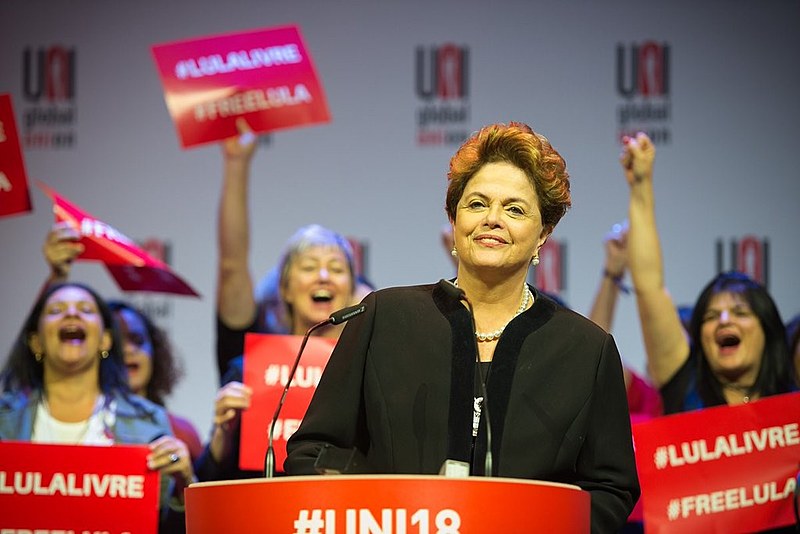 “Foi um golpe contra a igualdade social. Vou ser clara: Lula é um prisioneiro político. É inocente, é o candidato legítimo", disse Dilma