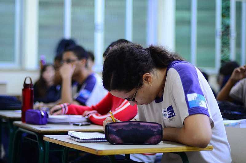 O déficit que chegou a 20 mil vagas para o segundo seguimento do fundamental dois e também para o ensino médio